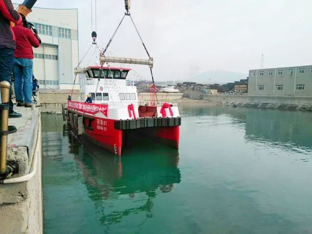 中国首艘全铝合金双体高速风电运维船成功下水，船员培训同步启动